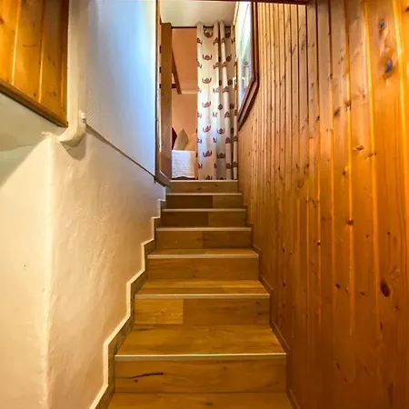 Pretty House With Large Outdoor Garden, In Apartment